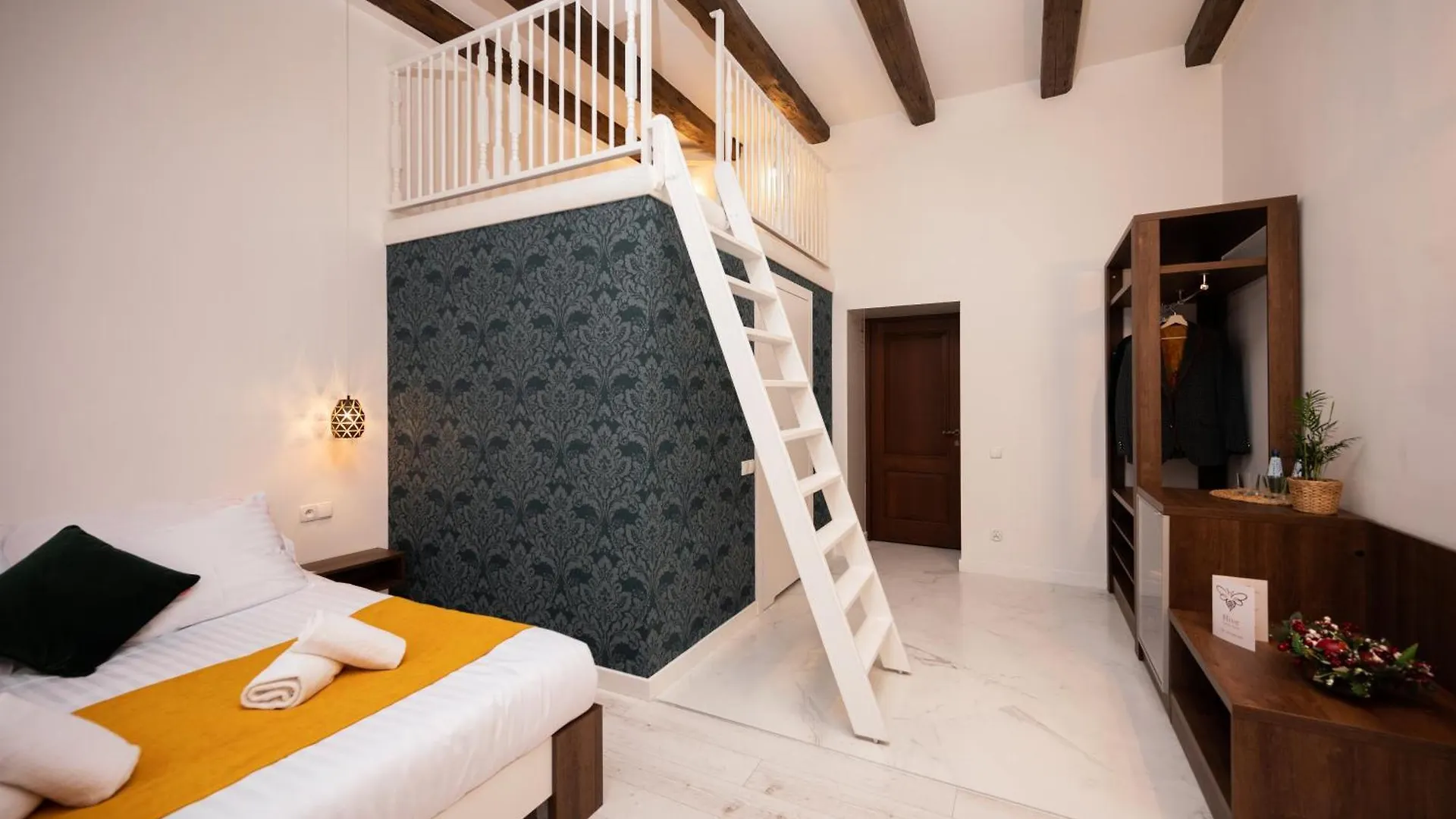 Hive Family House Hotel Krakow 0*,